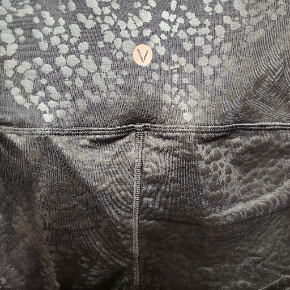 Livi Active Leather Look Leopard Print Leggings Size 26/28 - Picture 4 of 8
